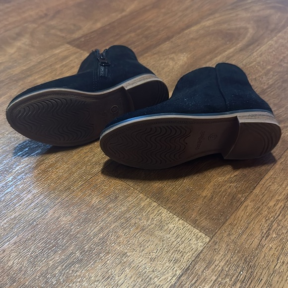 Toddler size 8 - Picture 3 of 3